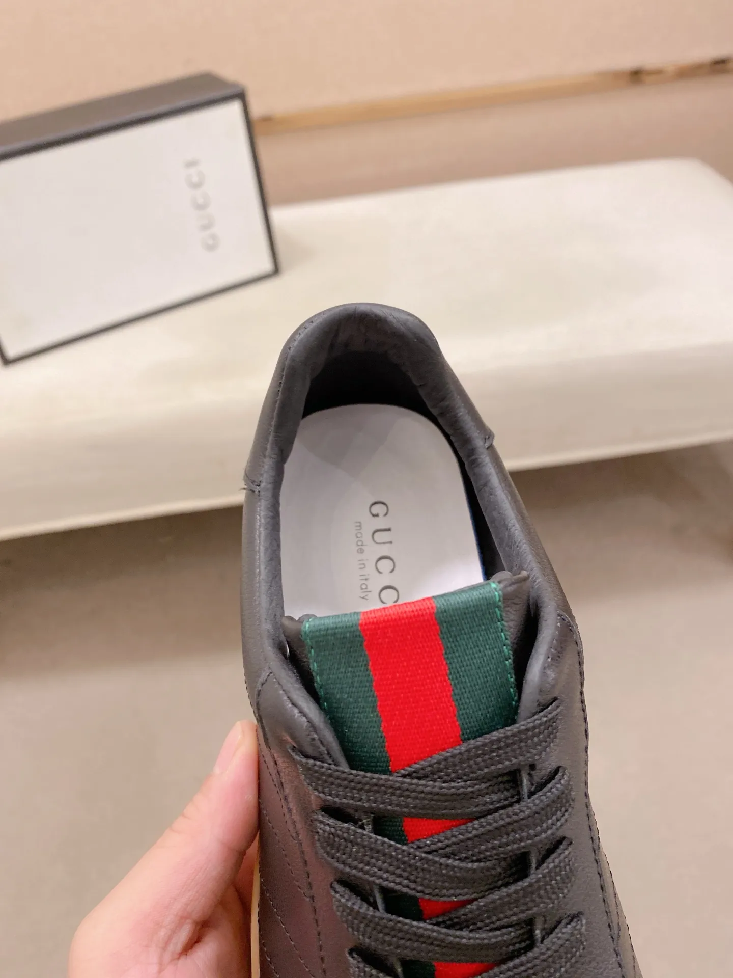 Men's shoes 💰 462💰The new GUCCI (Gucci) counters are launched simultaneously. The new men's shoes, 😘fabrics are selected from imported cowhide, and the lining is sheepskin lining. 👍🏿 High-end ☄️ air-cushion molded anti-slip rubber outsole, exquisite lines, simple and elegant, comfortable and high-end for leisure travel. Code number: 38 to 44 (45 can be customized and cannot be returned or exchanged)